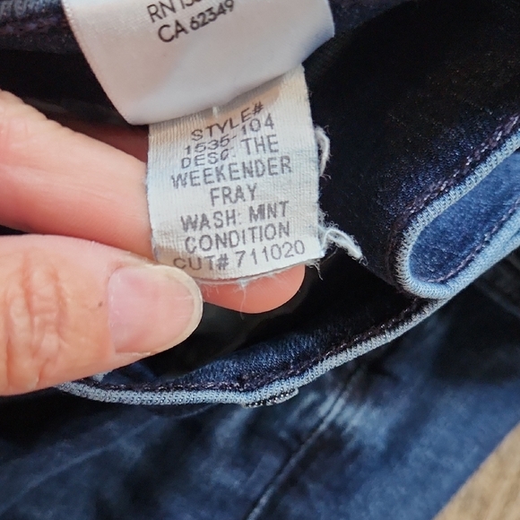 Mother Jeans The Weekender Fray Dark Wash Mint Condition Size 28 - Picture 6 of 9